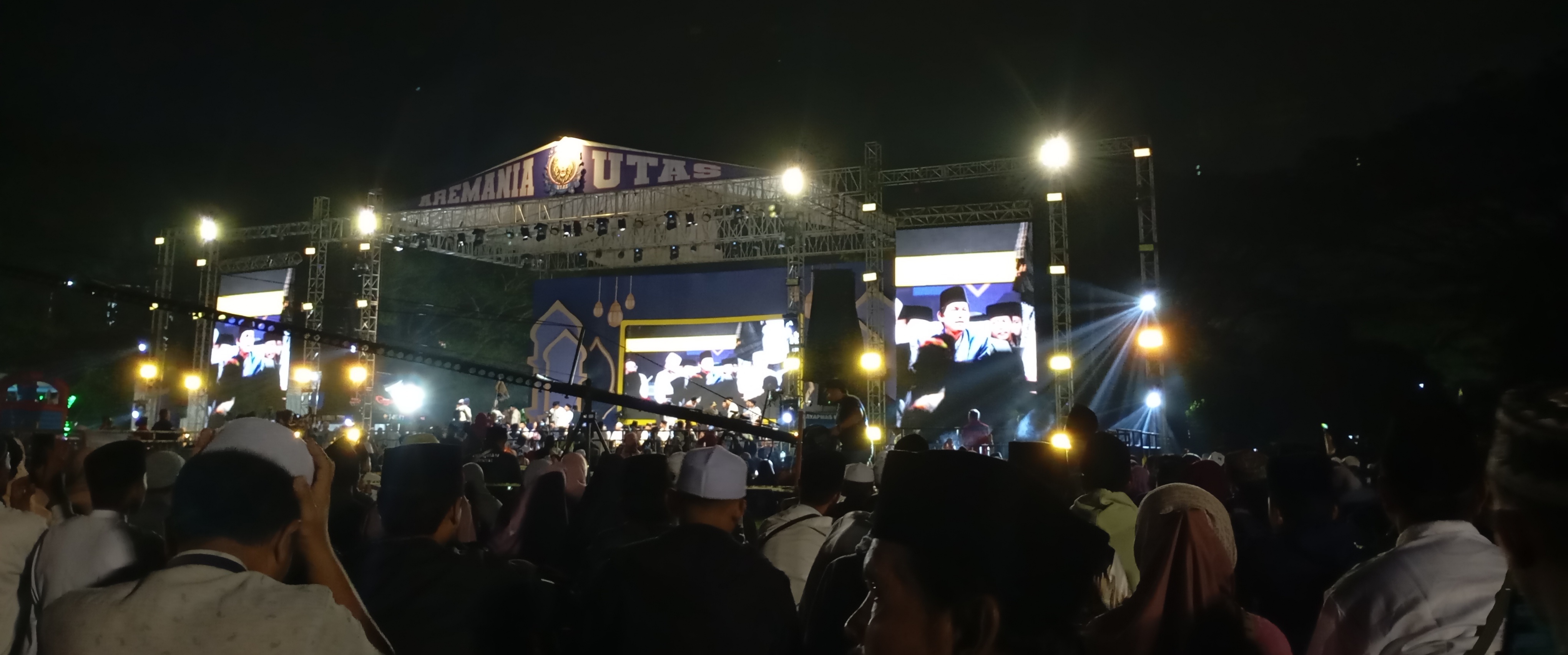 Suasana Halal bi Halal AREMA di Lapangan Rampal, Kota Malang. Foto: Mamluatul Hikmah